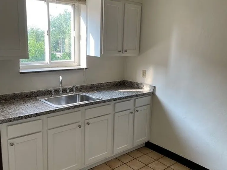 208 McCully St — Photo 2