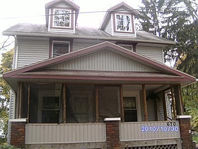 1st image of 670 Arbutus St