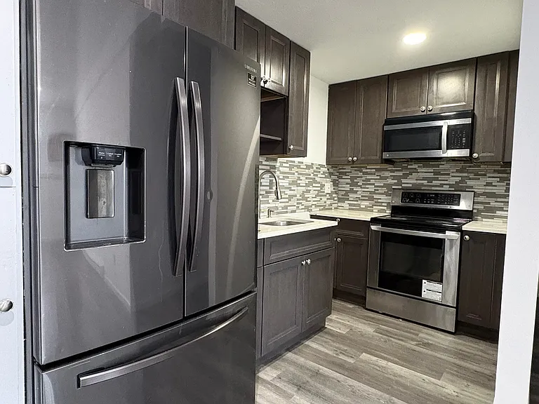 513 Emmett St #B11 — Photo 6