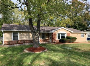 203 Barker Ln, Ballwin, MO 63021