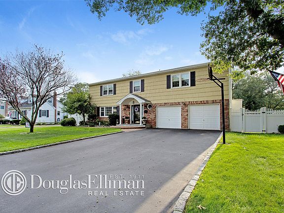 2nd image of 452 Sayville Blvd