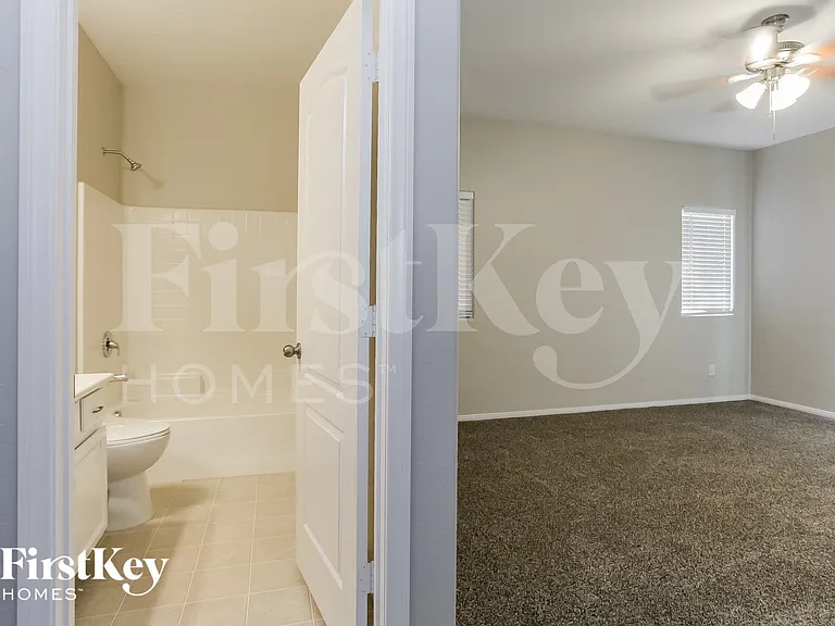 8933 Hand Painted Ct — Photo 12