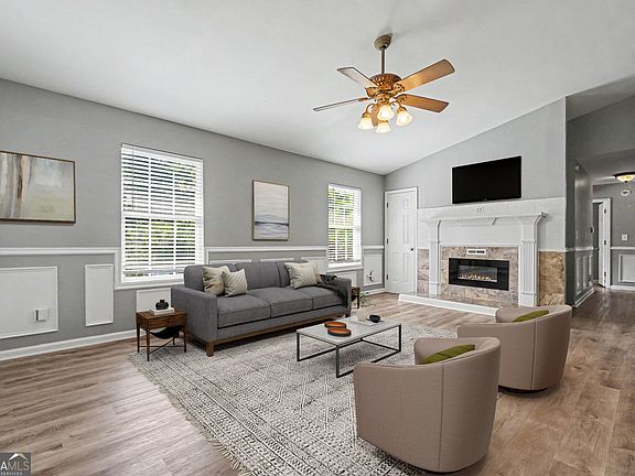 5th image of 3364 Hollyridge Trl SW
