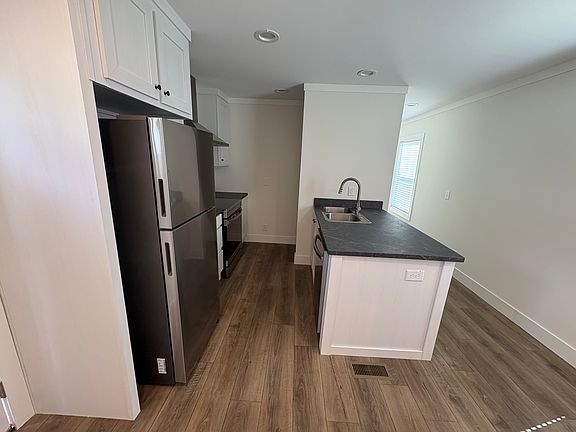 3rd image of 93 Birchwood Pl