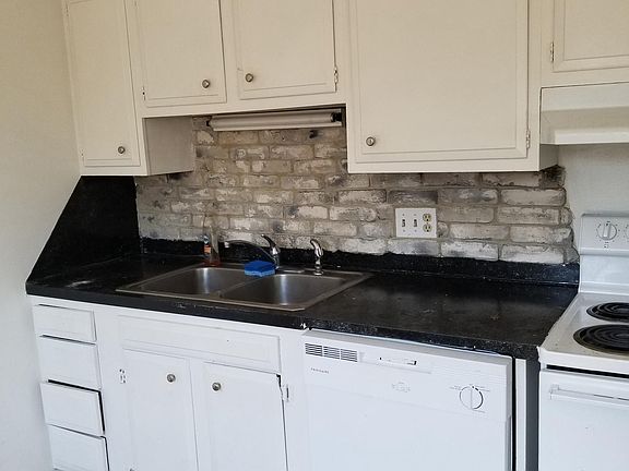 5th image of 240 N 11th St APT B