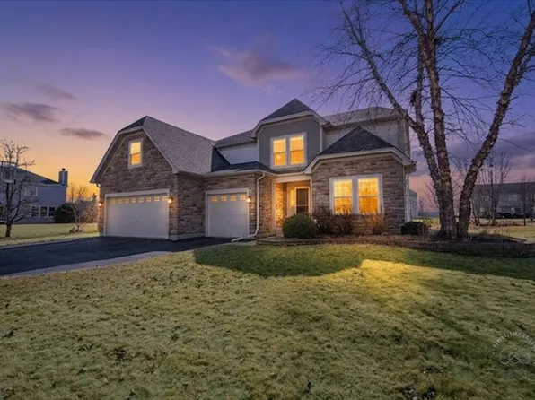 2518 Imgrund Rd, North Aurora, IL 60542