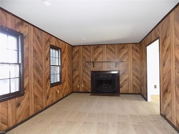 3rd image of 121 Lambert Dr
