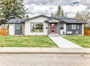 19 E Mackay Dr SW, Calgary, AB T2V2A3