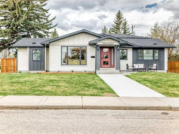 19 E Mackay Dr SW, Calgary, AB T2V 2A3