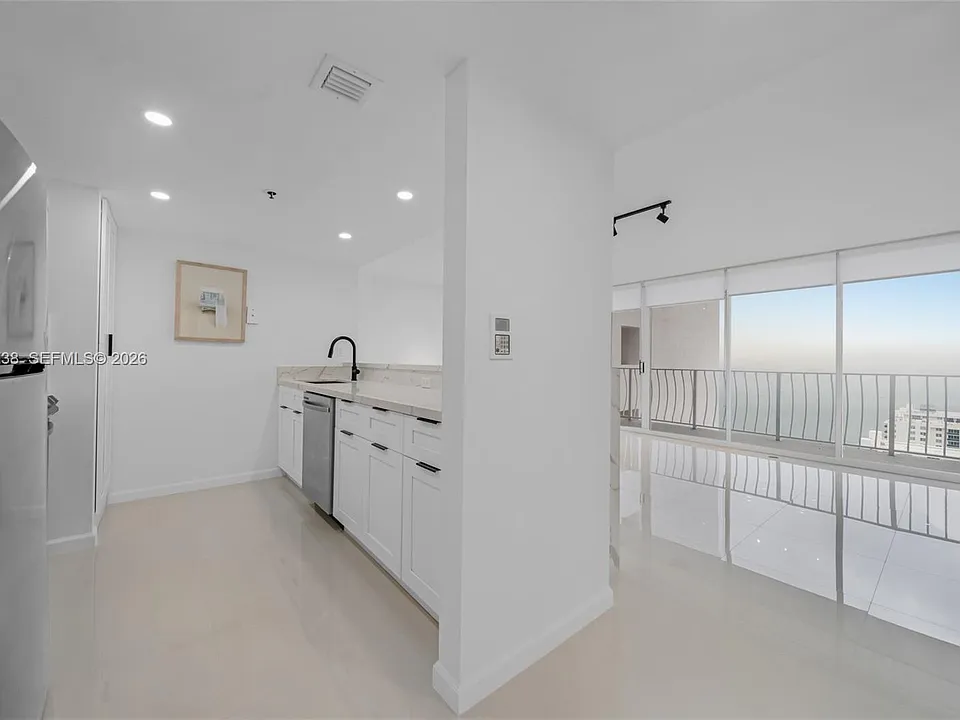 7601 E Treasure Dr #2321