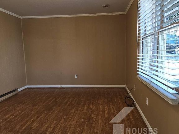2nd image of 24 Lakeview Cir #4
