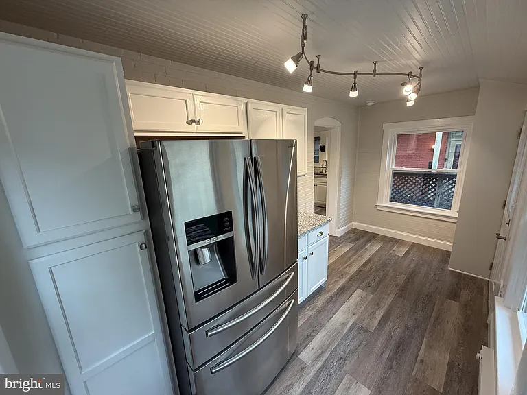 55 King St — Photo 3