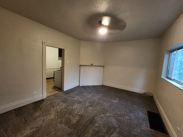 210 Radcliffe St — Photo 9