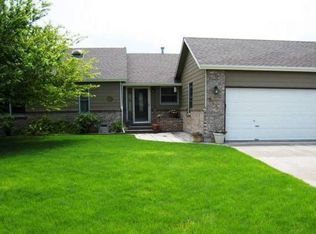 215 Sioux Dr, Cheyenne, WY 82009