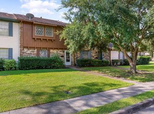 907 Garden Walk Dr, La Porte, TX 77571