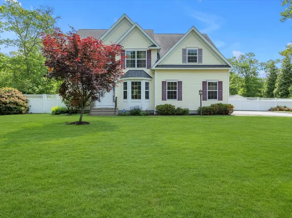 3 Horstead Court, Yaphank, NY 11980