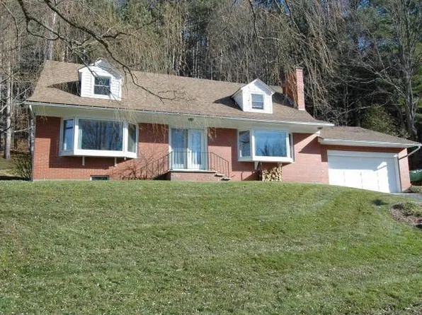 14 Colonial Dr, Montpelier, VT 05602