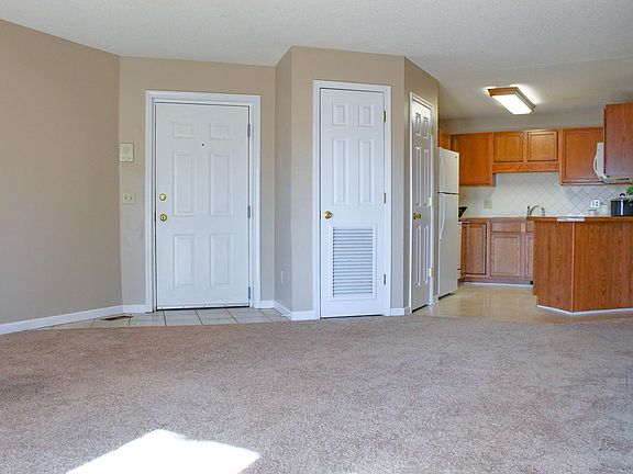 5th image of 101 Gables Pl #101