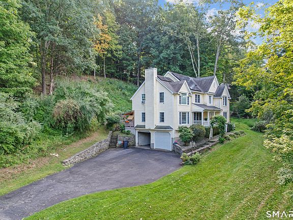 2nd image of 132 Aspetuck Ridge Road