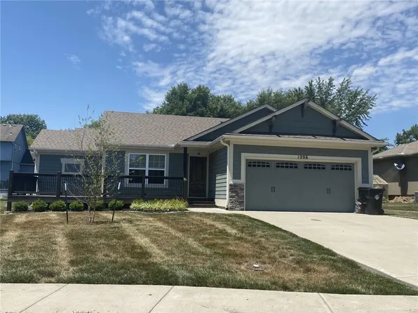 1206 Faulkner Dr, Pleasant Hill, MO 64080