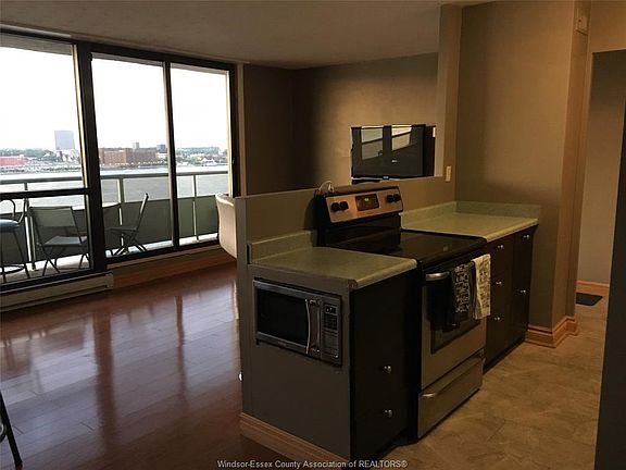 4th image of 111 Riverside Dr E #1403