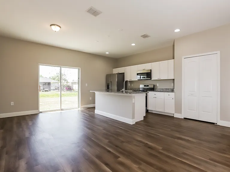708 Martin Ln — Photo 6