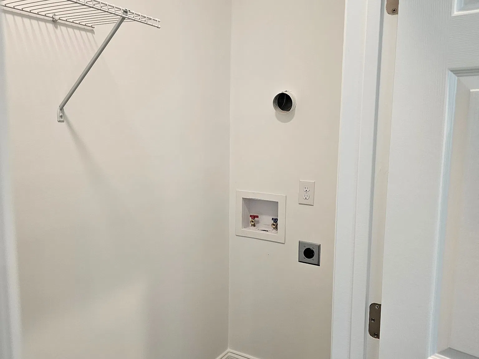 3 bed, 2.5 bath, 1804 sqft, $2,400 — Photo 4