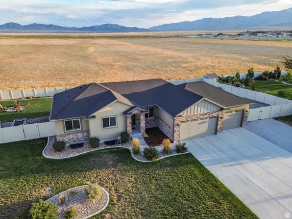 734 E Morning Dew Dr S, Grantsville, UT 84029