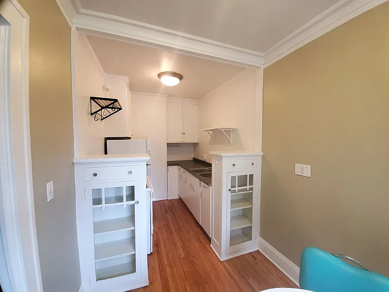 180 Lexington Parkway So. - Edgecumbe Court — Photo 4