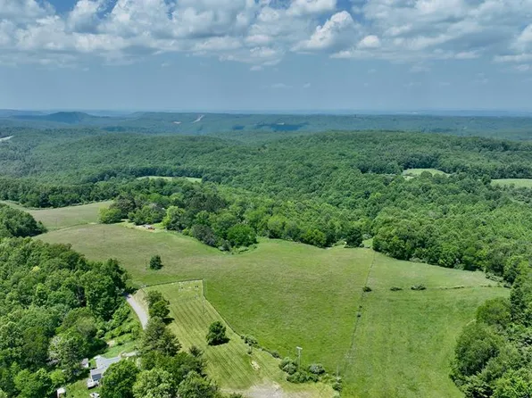 230 Cloverdale Rd, Shady Spring, WV 25918