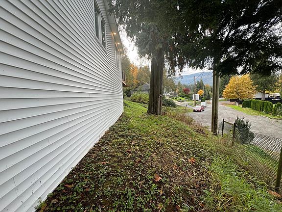 3rd image of 45992 Gurney Rd