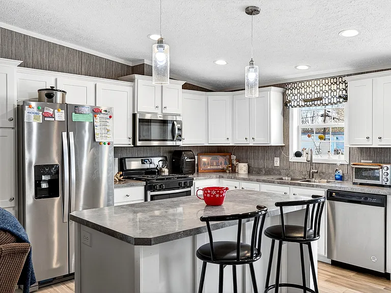540 Everett St #17 — Photo 7