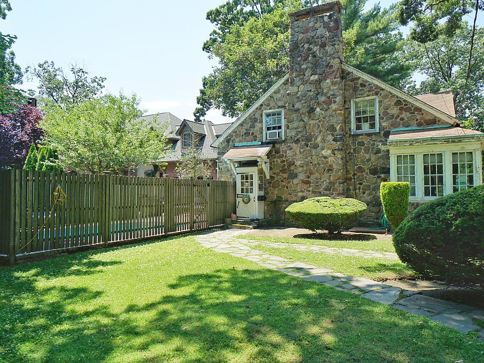 1st image of 40 Columbia Ave