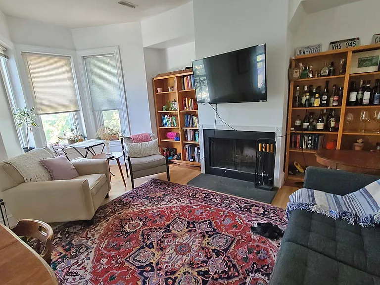1916 15th St NW #2 — Photo 2