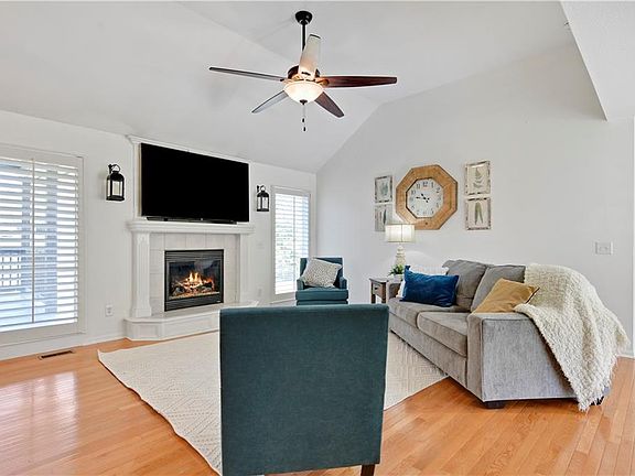 3rd image of 10744 N Laurel Ave