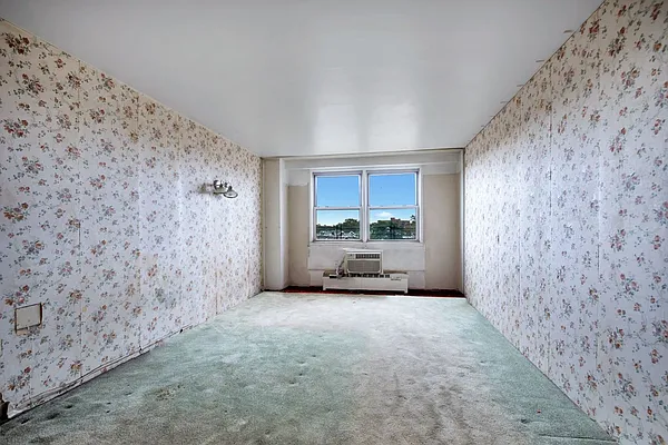 Sold by Compass | media 33