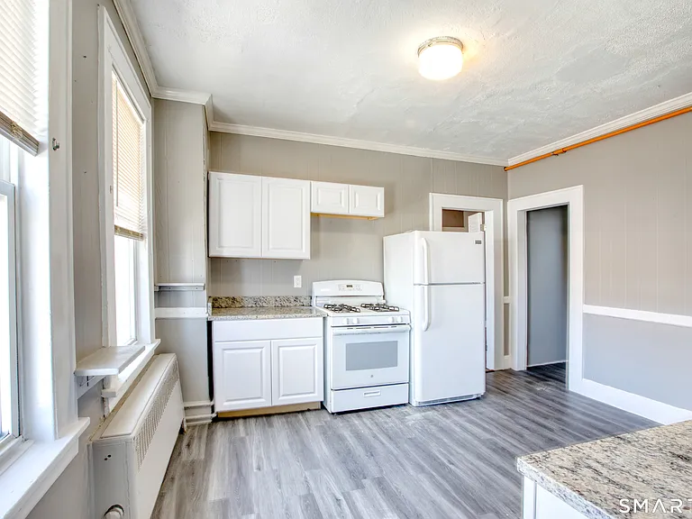 2716 Fairfield Ave #3AF — Photo 3