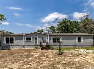 3927 New Mathis Rd, Elmendorf, TX 78112