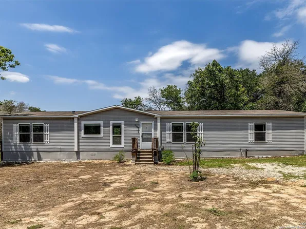 3927 New Mathis Rd, Elmendorf, TX 78112