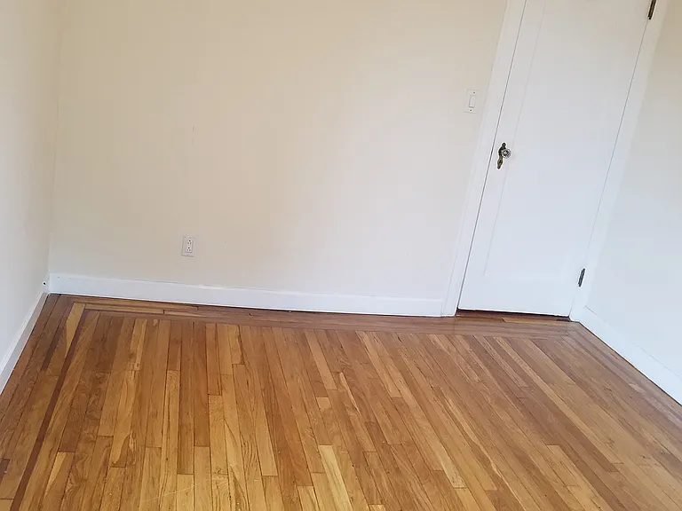 223 19th St #1R — Photo 12