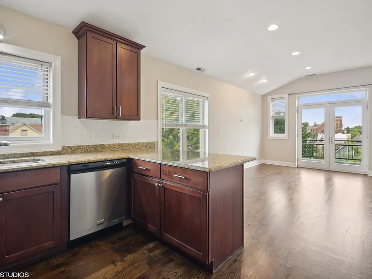 3519 W Medill Ave #3 — Photo 6
