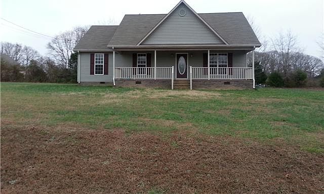 2nd image of 2 Colonial Dr