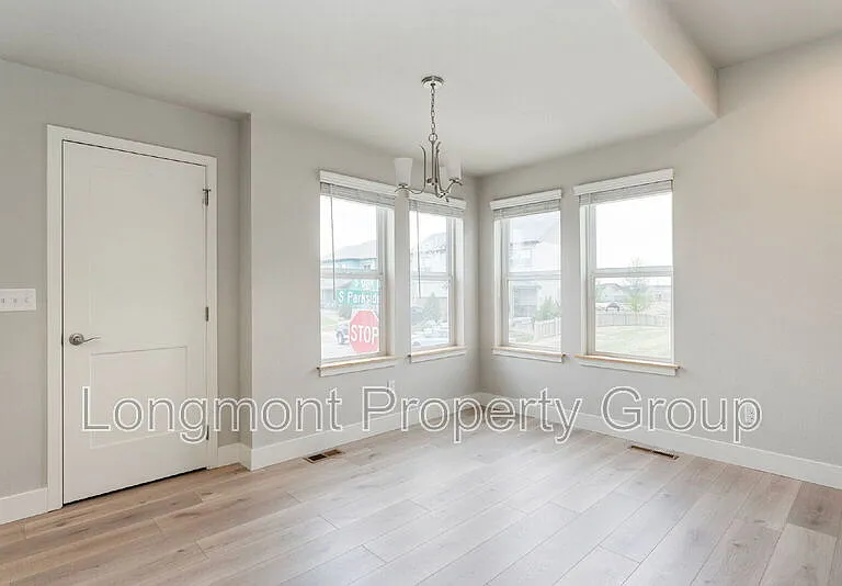 1303 S Oak Ct — Photo 7