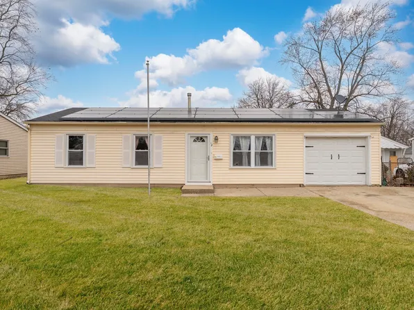 12 E Pine St, Streamwood, IL 60107