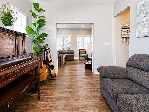 5th image of 10118 S 96th Ave