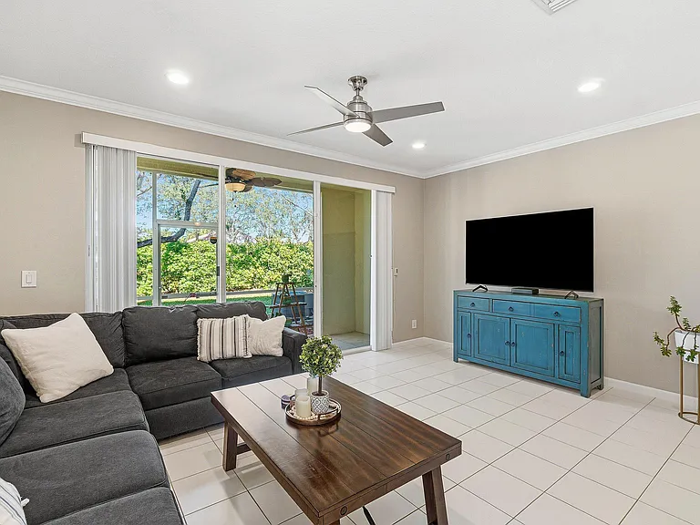 9911 Porta Leona Ln — Photo 13