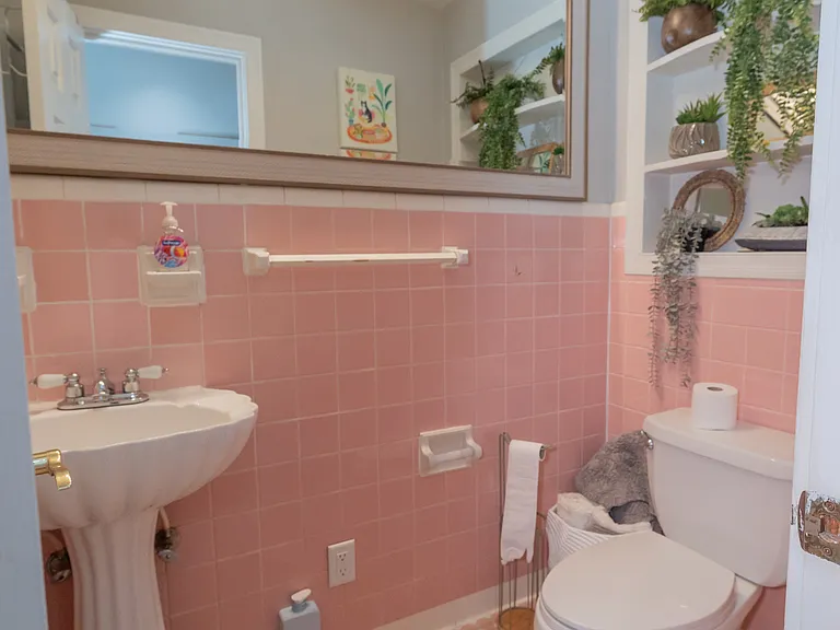 944 Lakeview Dr — Photo 4