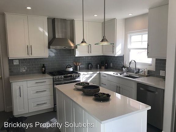 5th image of 709 Solano Dr SE