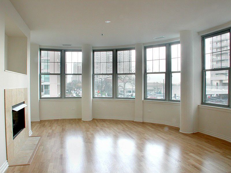 2nd image of 5556 N Sheridan Rd APT 304