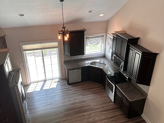 5th image of 239 Bentbrook Cir